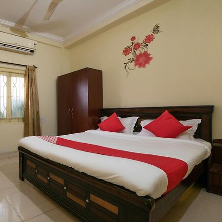 Oyo Th Guest House Haidarábád Kültér fotó
