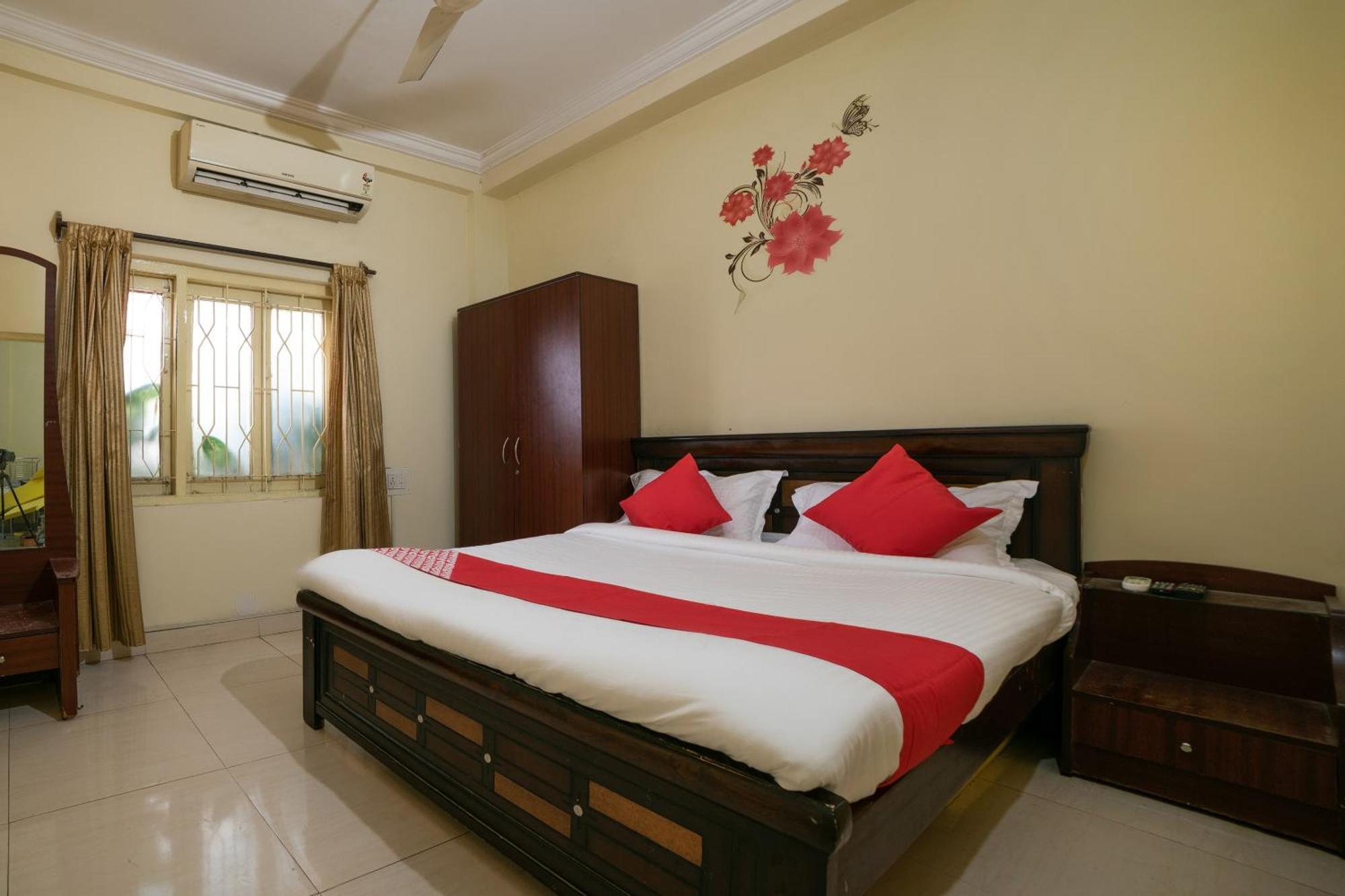 Oyo Th Guest House Haidarábád Kültér fotó