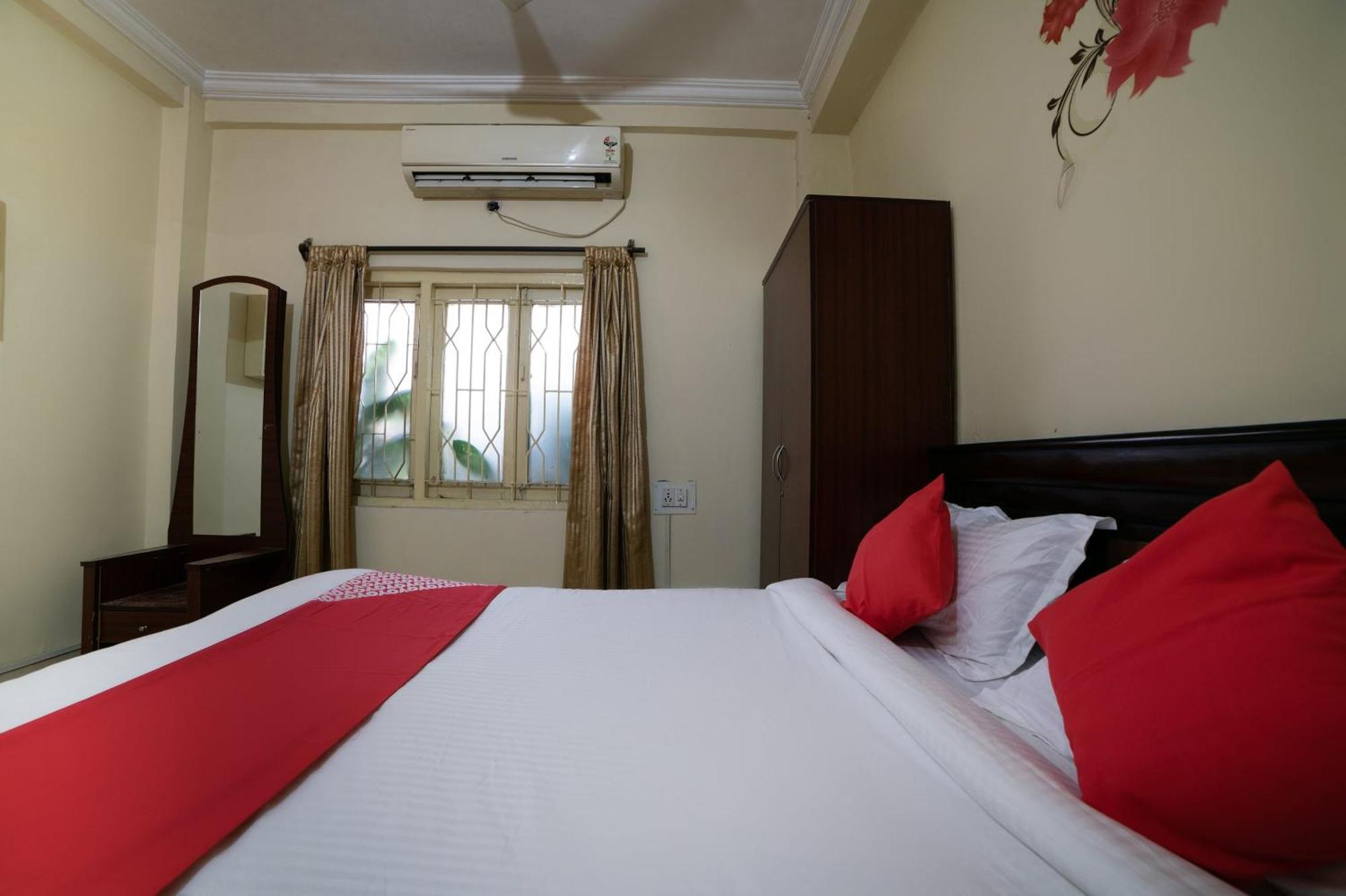 Oyo Th Guest House Haidarábád Kültér fotó