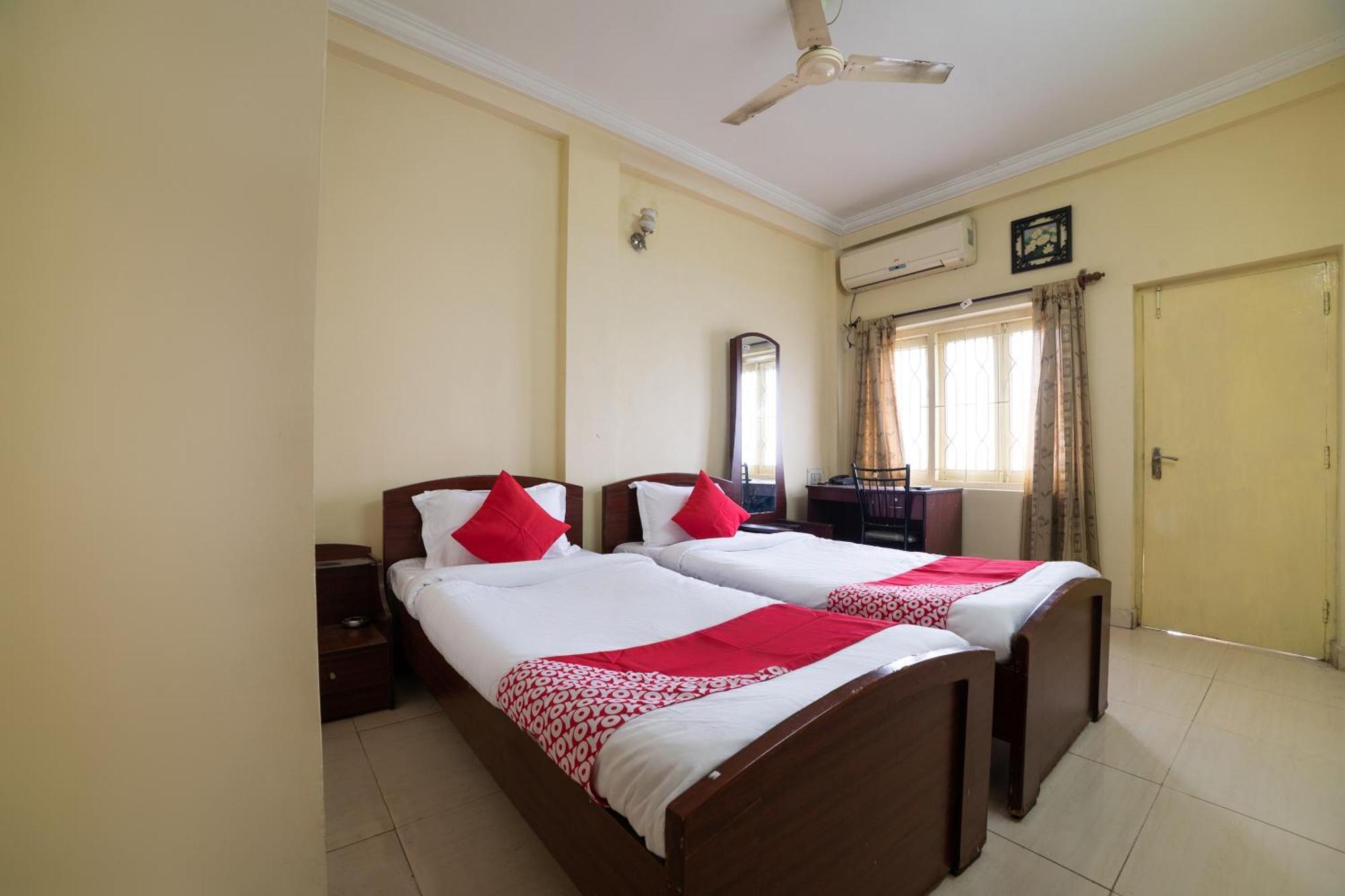 Oyo Th Guest House Haidarábád Kültér fotó