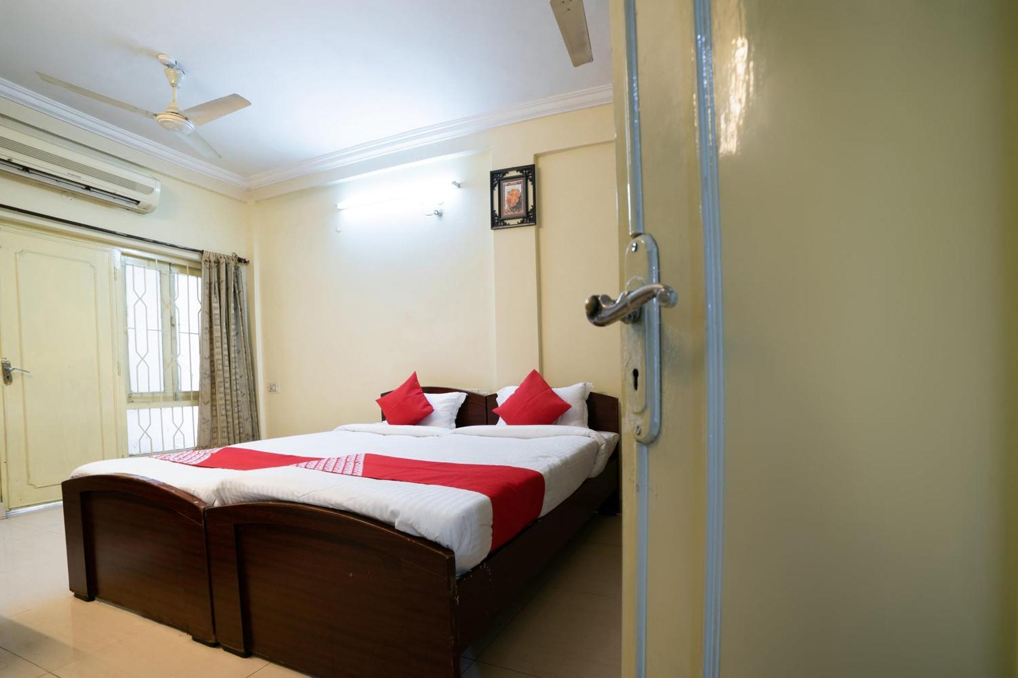 Oyo Th Guest House Haidarábád Kültér fotó