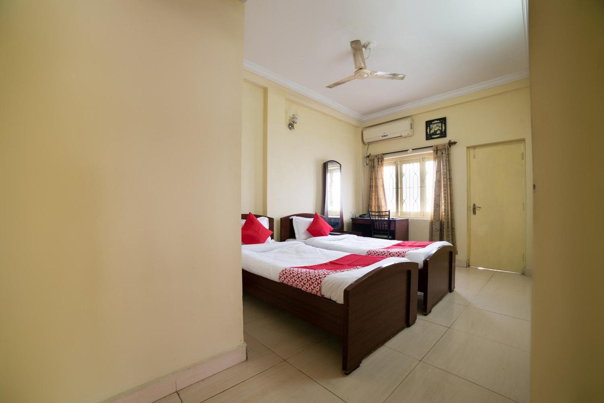 Oyo Th Guest House Haidarábád Kültér fotó