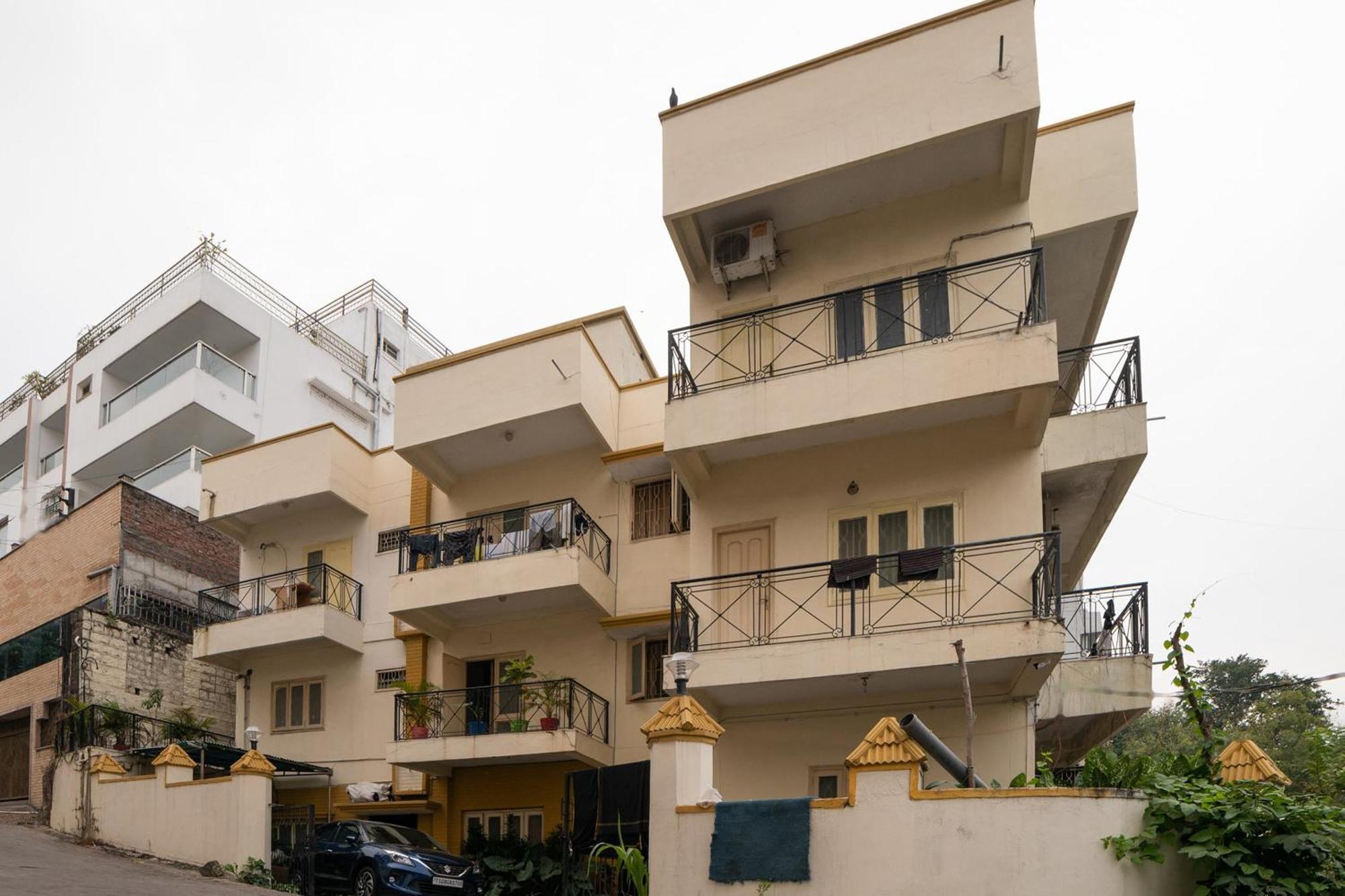 Oyo Th Guest House Haidarábád Kültér fotó